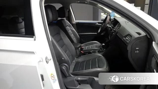 Volkswagen Tiguan second Generation 2022 Белый из Кореи, фото 2