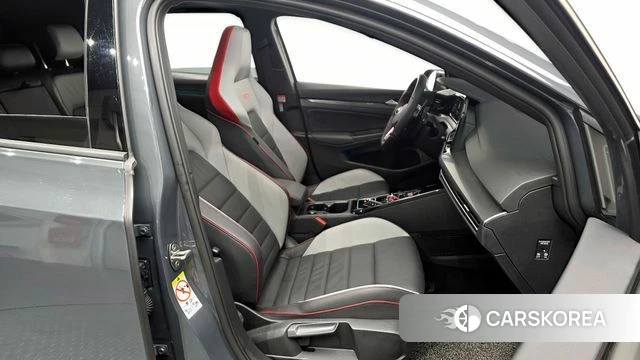 Volkswagen Golf 8th Generation 2023 Серый из Кореи, фото 2