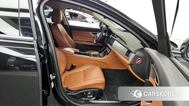 Jaguar XF (X260) 2019 Черный из Кореи, фото 2