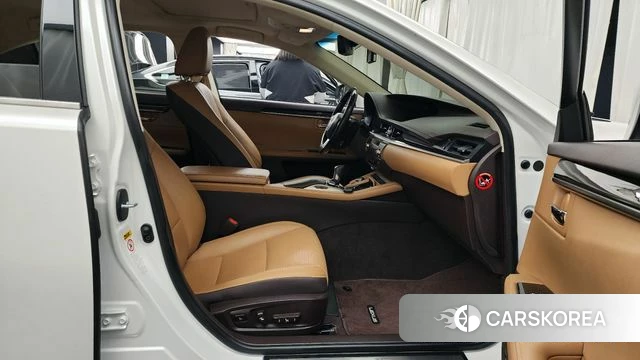 Lexus ES300h 7th generation 2018 Белый из Кореи, фото 2