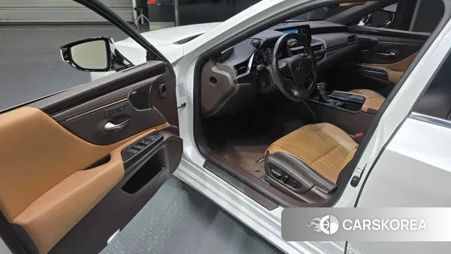 Lexus ES300h 7th generation 2019 Белый из Кореи, фото 2