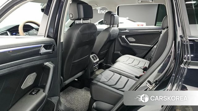 Volkswagen Tiguan second Generation 2023 Черный из Кореи, фото 2