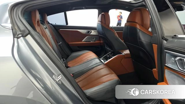 BMW 8 Series (G15) 2024 Серебристо-серый из Кореи, фото 2
