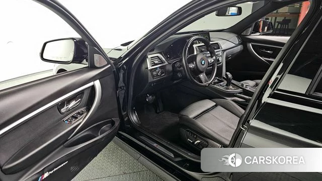 BMW 3 Series (F30) 2018 Черный из Кореи, фото 2