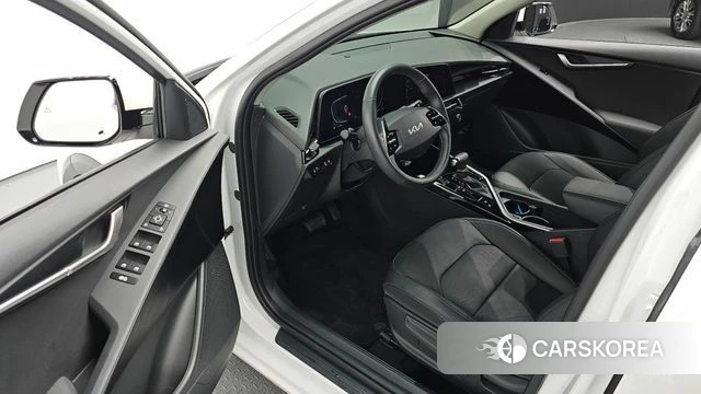 Kia Di Ol Nu Niro 2024 Белый из Кореи, фото 2