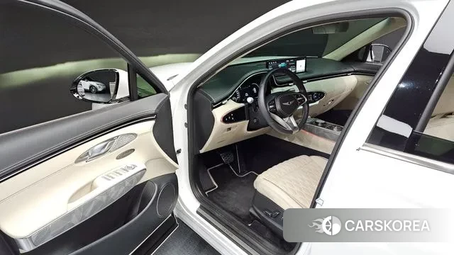 Genesis GV70 2023 Белый из Кореи, фото 2