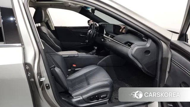 Lexus ES300h 7th generation 2021 Серебряный из Кореи, фото 2