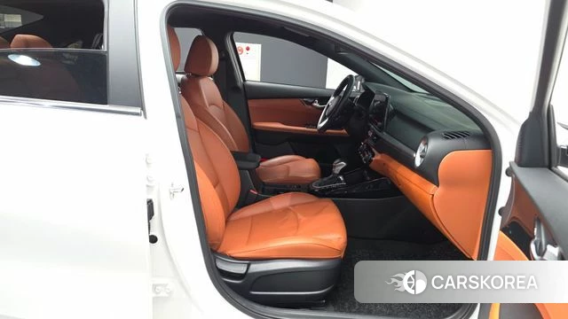 Kia The New K3 2nd generation 2021 Белый из Кореи, фото 2