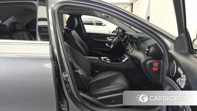 Mercedes-Benz E-Class W213 2020 Серый из Кореи, фото 2