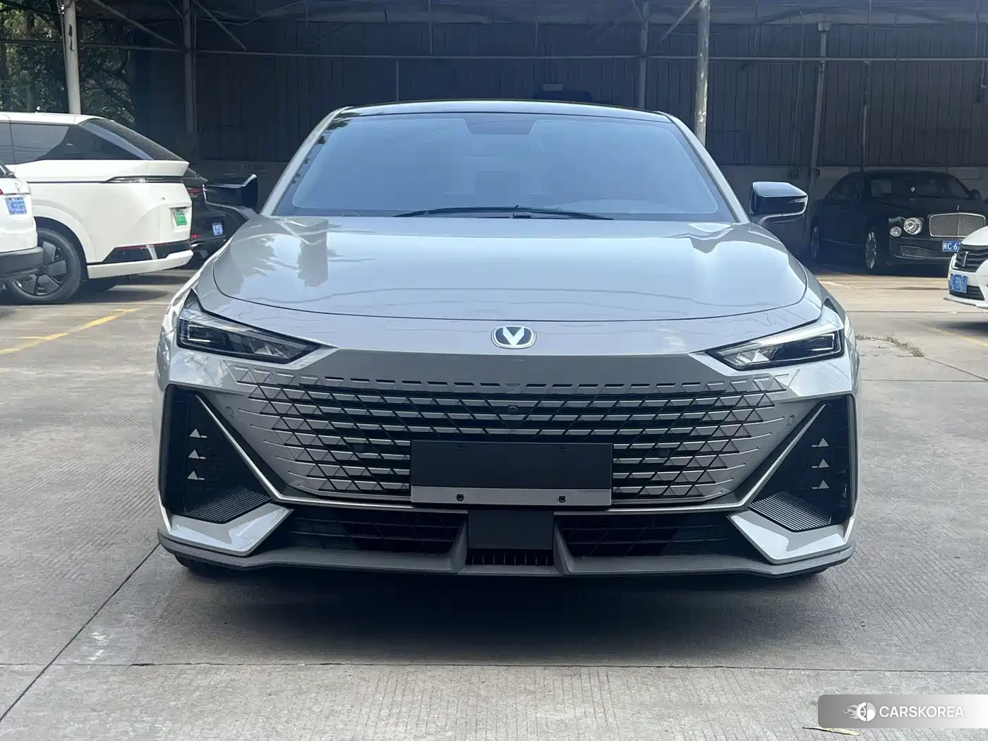 Chang'an Changan UNI-V 2022 Silver/gray из Китая, фото 2