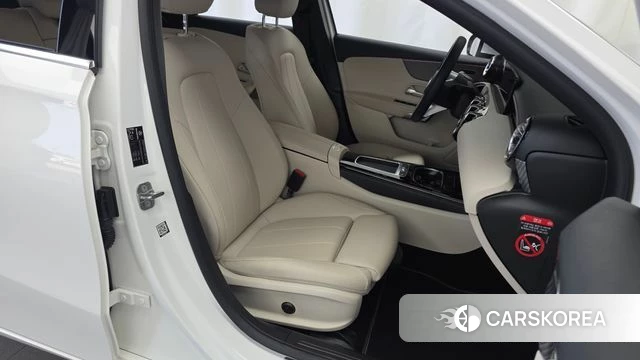 Mercedes-Benz A-Class W177 2024 Белый из Кореи, фото 2
