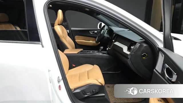 Volvo XC60 second Generation 2019 Белый из Кореи, фото 2