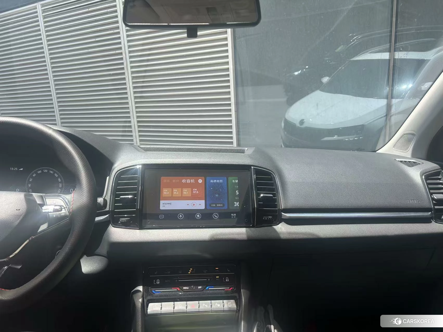 Skoda Krok 2022 Белый из Китая, фото 2