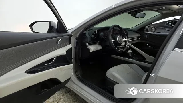 Hyundai Avante (CN7) 2022 Серебристо-серый из Кореи, фото 2