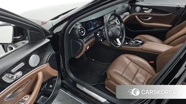 Mercedes-Benz E-Class W213 2018 Черный из Кореи, фото 2