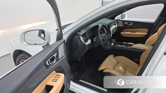 Volvo XC60 second Generation 2019 Белый из Кореи, фото 2