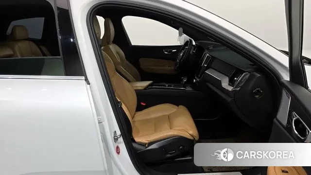 Volvo XC60 second Generation 2019 Белый из Кореи, фото 2