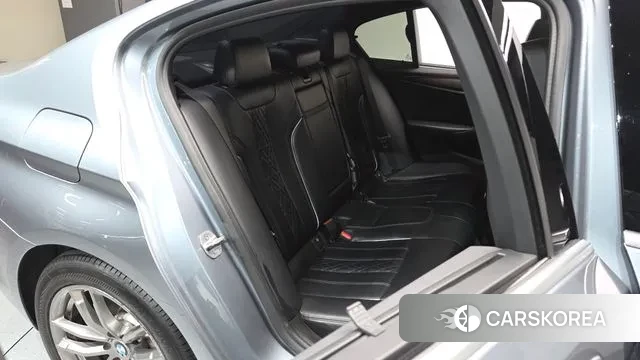 BMW 5 Series (G30) 2018 Серый из Кореи, фото 2