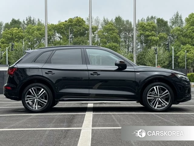 Audi Q5L Sportback 2022 Черный из Китая, фото 2