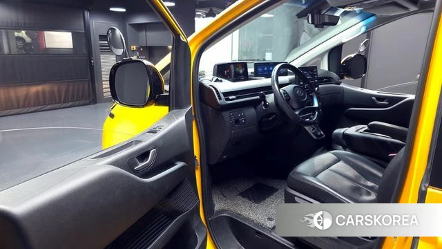 Hyundai Staria 2023 Желтый из Кореи, фото 2