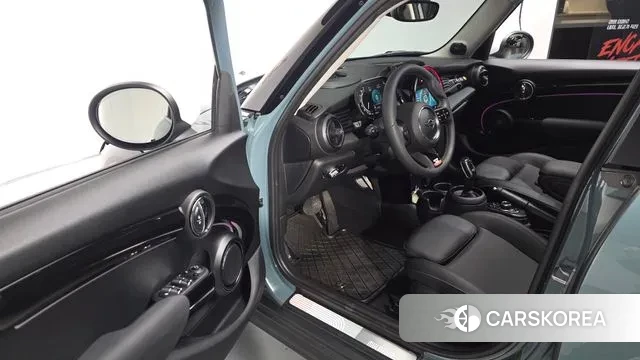 Mini Cooper S 2023 Цвет галактики из Кореи, фото 2