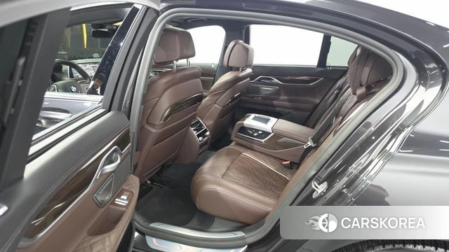 BMW 7 Series (G11) 2020 Черный из Кореи, фото 2