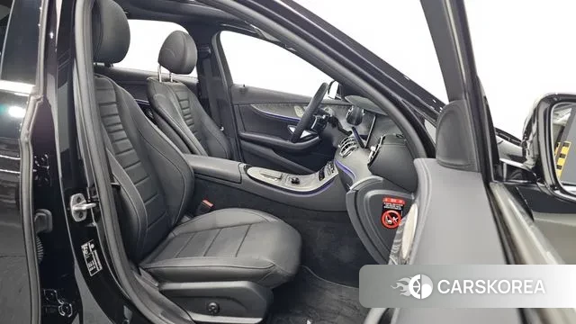 Mercedes-Benz E-Class W213 2022 Черный из Кореи, фото 2