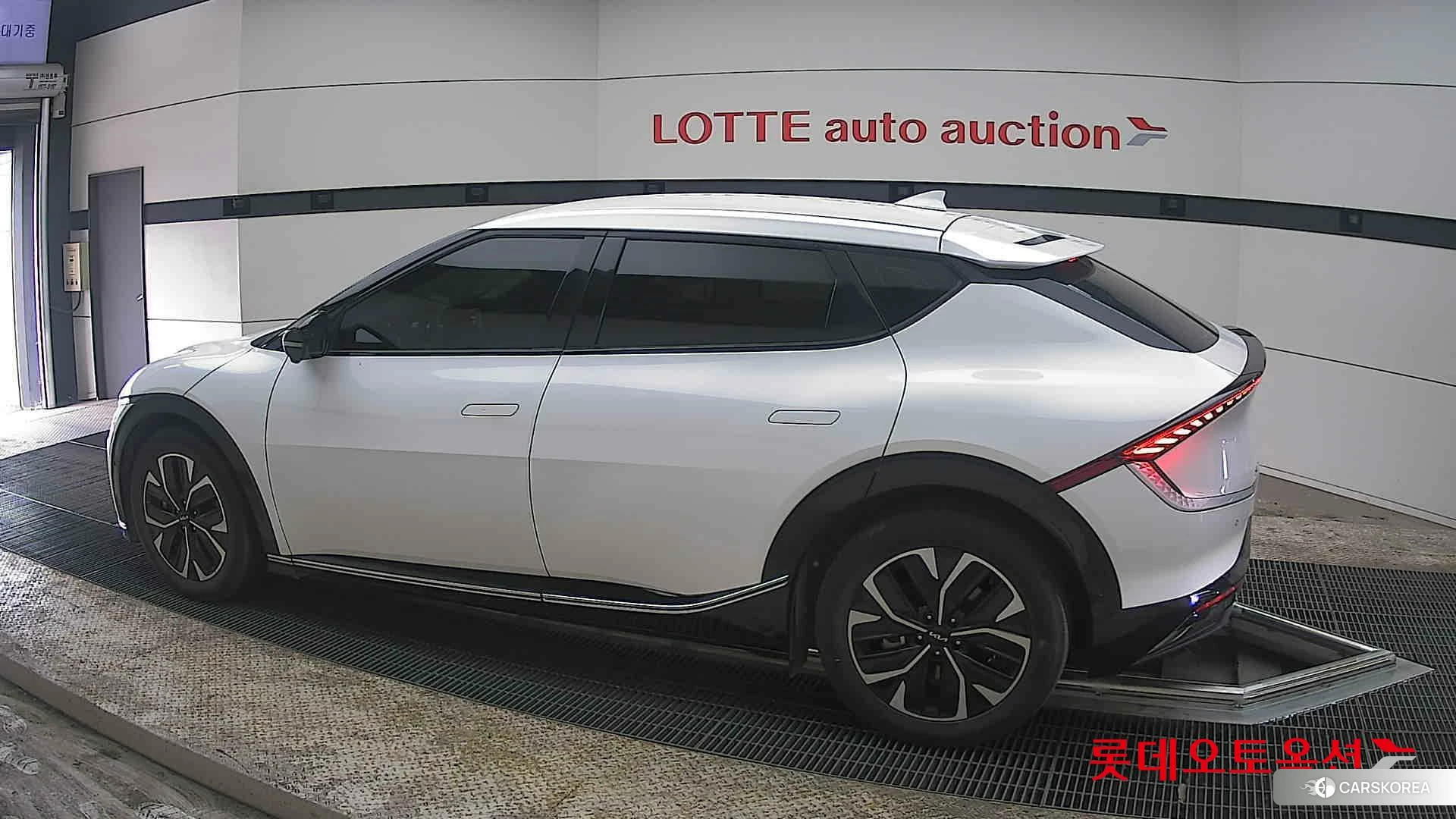 Kia EV6 2022 Snow White Pearl из Кореи, фото 2