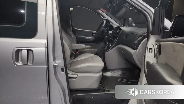 Hyundai The New Grand Starex 2018 Серебристо-серый из Кореи, фото 2