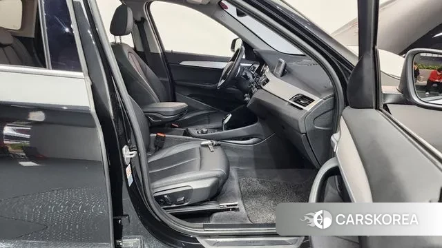 BMW X1 (F48) 2020 Черный из Кореи, фото 2