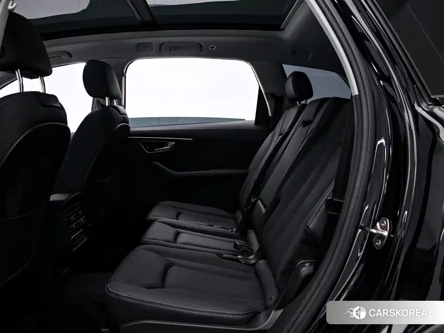 Audi Q7 2025 Черный из Китая, фото 2