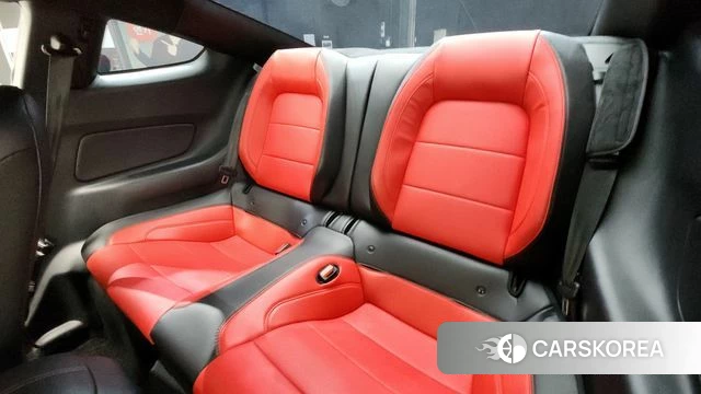 Ford Mustang 2022 Фиолетовый из Кореи, фото 2