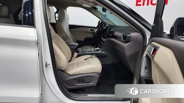 Ford Explorer 6th Generation 2021 Белый из Кореи, фото 2