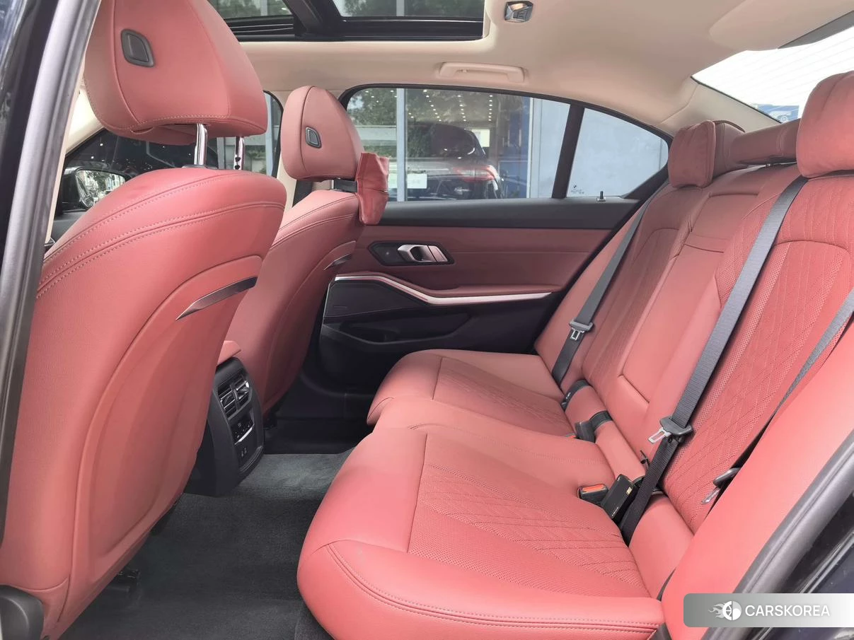 BMW 3 series 2022 Черный из Китая, фото 2