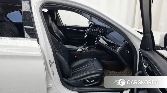 BMW 5 Series (G30) 2019 Белый из Кореи, фото 2