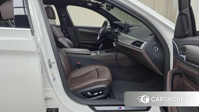 BMW 5 Series (G30) 2020 Белый из Кореи, фото 2