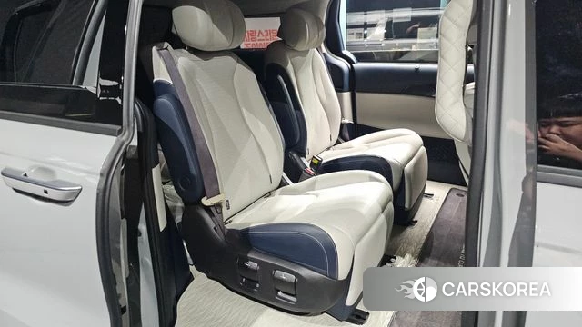 Kia The New Carnival 4th Generation 2024 Серебристо-серый из Кореи, фото 2