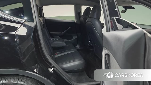 Tesla Model Y 2023 Черный из Кореи, фото 2