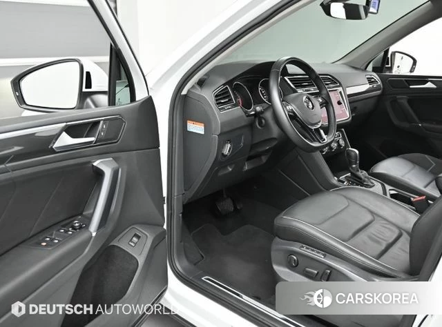 Volkswagen Tiguan second Generation 2018 Белый из Кореи, фото 2