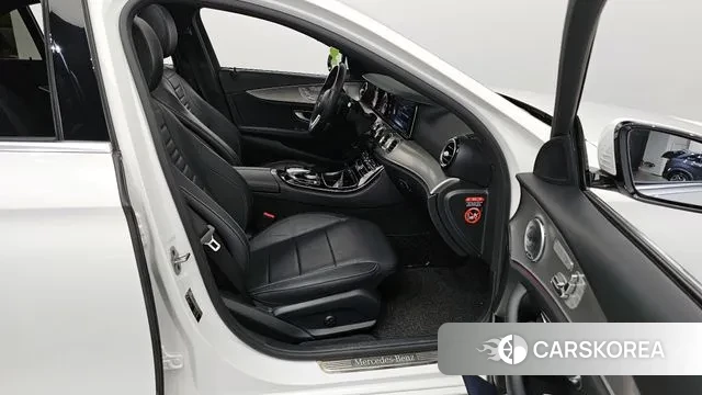 Mercedes-Benz E-Class W213 2018 Белый из Кореи, фото 2