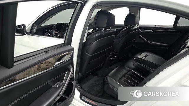 BMW 5 Series (G30) 2018 Белый из Кореи, фото 2