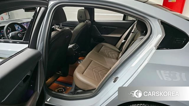 BMW 5 Series (G60) 2024 Серебристо-серый из Кореи, фото 2