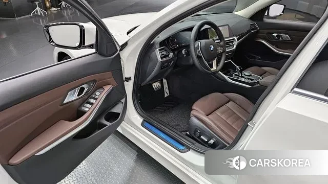 BMW 3 Series (G20) 2021 Белый из Кореи, фото 2