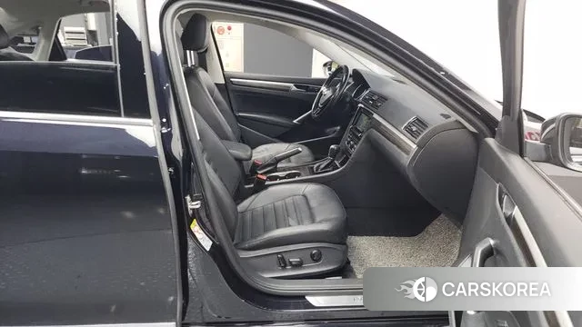 Volkswagen The New Passat 2018 Черный из Кореи, фото 2