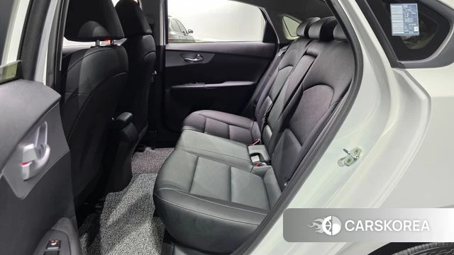 Kia The New K3 2nd generation 2022 Белый из Кореи, фото 2