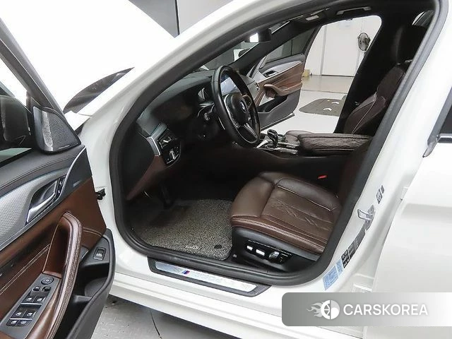 BMW 5 Series (G30) 2019 Белый из Кореи, фото 2