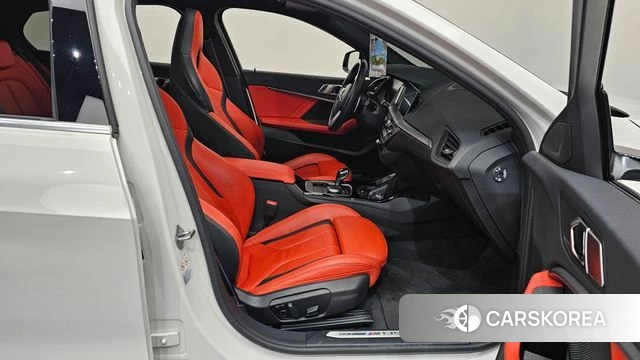 BMW 1 Series (F40) 2021 Белый из Кореи, фото 2