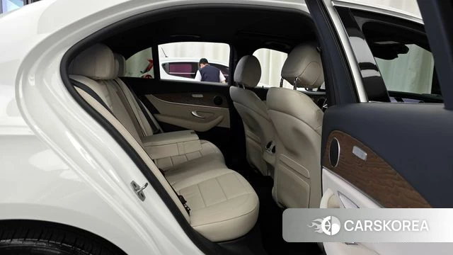 Mercedes-Benz E-Class W213 2021 Белый из Кореи, фото 2
