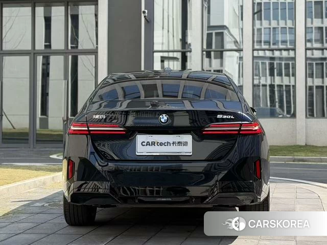 BMW 5 series 2025 Черный из Китая, фото 2