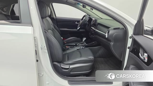 Kia The New K3 2nd generation 2023 Белый из Кореи, фото 2